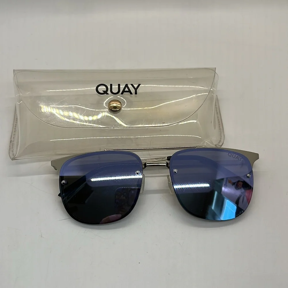 Quay Private Eyes Sunglasses Gunmetal‎ Mirror Lenses with case